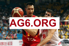 一位记者赛后给马兹拉维送零食，球员很感动并送上比赛球衣